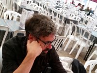 De Claude sicht sech een gudden Menu.