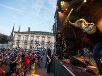 20180707 Rock um Knuedler G Dream Catcher  Erem eng "Pepper"-Foto - de Violonist kuckt vu riets an d'Bild eran - Super-Show vun him !!!